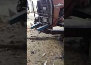 Trator fica entalado e menino tira operador do sério narrando a situação.