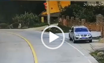 2 raios não caem no mesmo lugar, já 2 pneus…