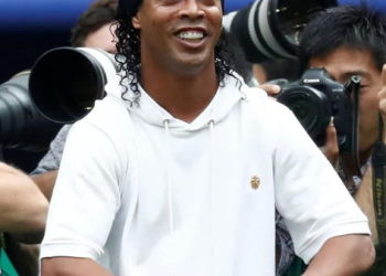 Ronaldinho Gaúcho batucando na final da Copa do Mundo da Rússia