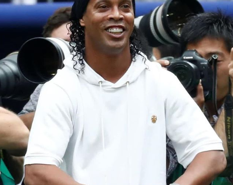 Ronaldinho Gaúcho batucando na final da Copa do Mundo da Rússia