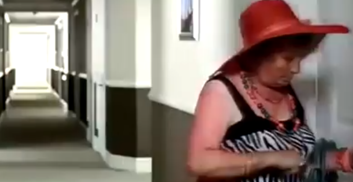 Flagraram o amigo com senhora no quarto do hotel