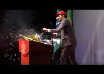 Com serra elétrica, Danilo Gentili rasga todos os seus processos