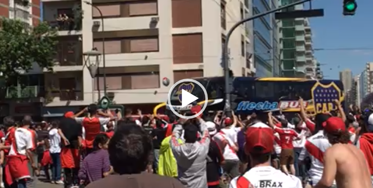 Ônibus do Boca Juniors é atacado por torcida do River Plate na final da Libertadores
