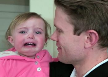 Veja a reação dos Bebês após o pai raspar a barba.