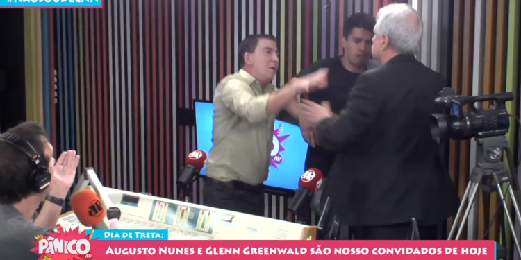 Glenn Greenwald e Augusto Nunes brigam ao vivo no Pânico na Rádio.