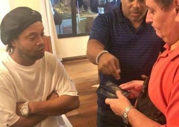 Ronaldinho Gaúcho vira MEME após detenção no Paraguai