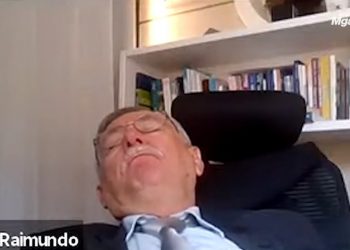 Procurador dorme durante sessão de julgamento na PB; desembargadores dão risada